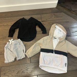 Boys size 12-18 month little bipsy clothes. In good used condition.